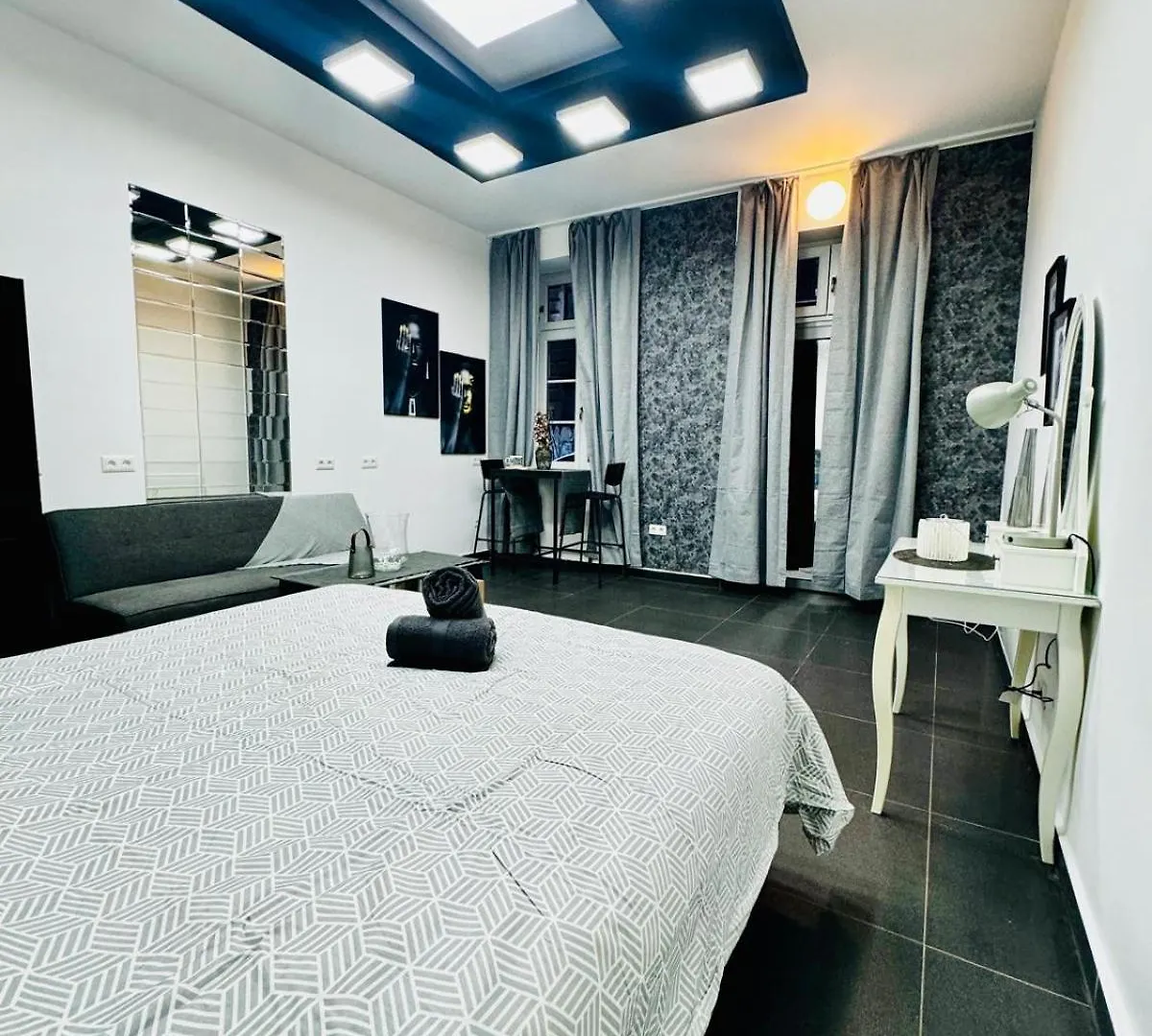 Studio Apartment For 3 People, 15 Minutes To Rathausplatz Wenen