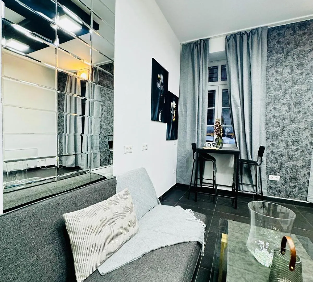Studio Apartment For 3 People, 15 Minutes To Rathausplatz Wenen Oostenrijk
