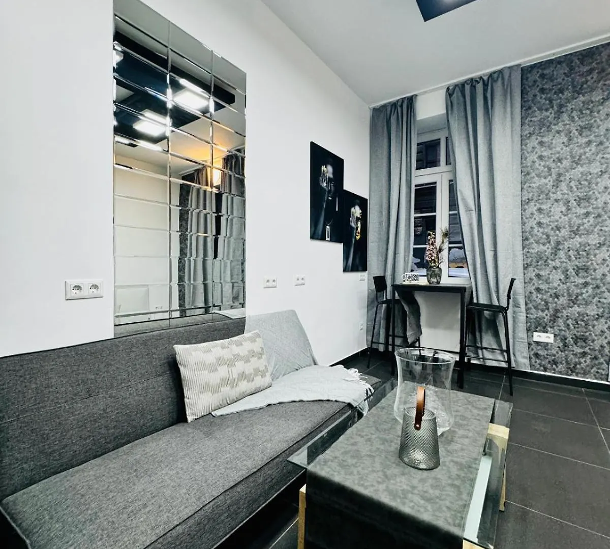 Studio Apartment For 3 People, 15 Minutes To Rathausplatz Wenen